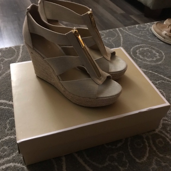 Michael Kors wedges size 9 - Picture 2 of 3
